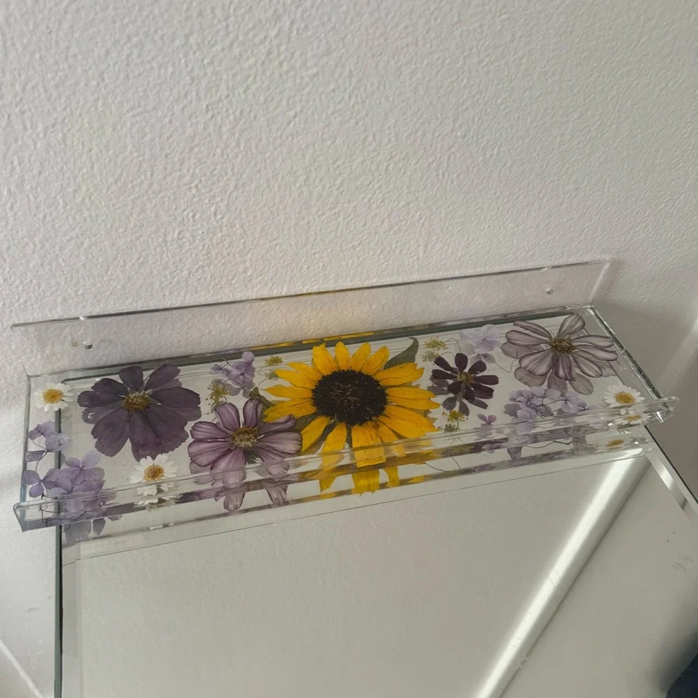Acrylic floating shelf with real hand picked and pressed flower design - Picture 3 of 7